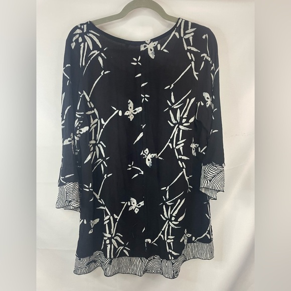 Soft surroundings black and white tunic, it’s very light weight and flowy! - Picture 3 of 5